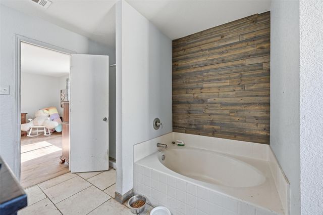 1908 Wickham Drive, Burleson, TX 76028