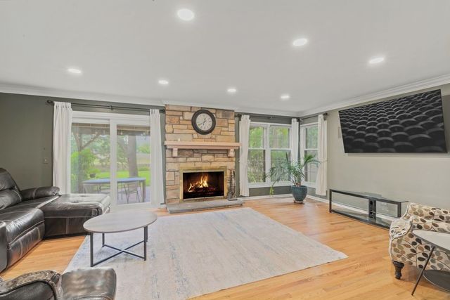 2108 Birchwood Lane, Buffalo Grove, IL 60089