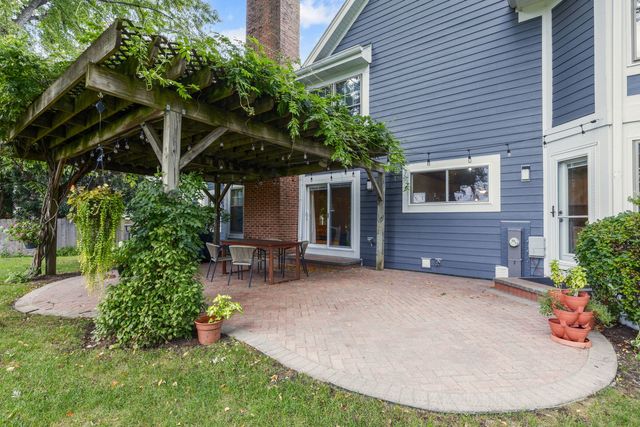 2108 Birchwood Lane, Buffalo Grove, IL 60089