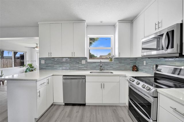 3234 Roosevelt St, Hollywood, FL 33021