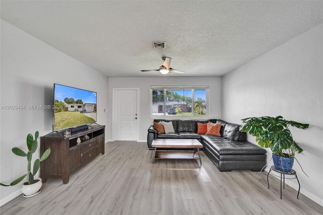 3234 Roosevelt St, Hollywood, FL 33021