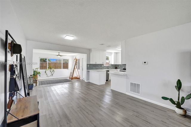 3234 Roosevelt St, Hollywood, FL 33021