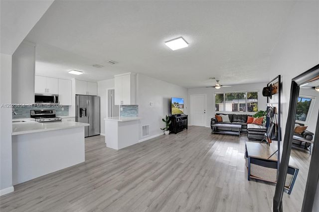 3234 Roosevelt St, Hollywood, FL 33021
