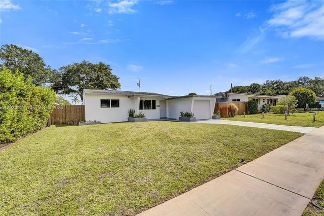 3234 Roosevelt St, Hollywood, FL 33021