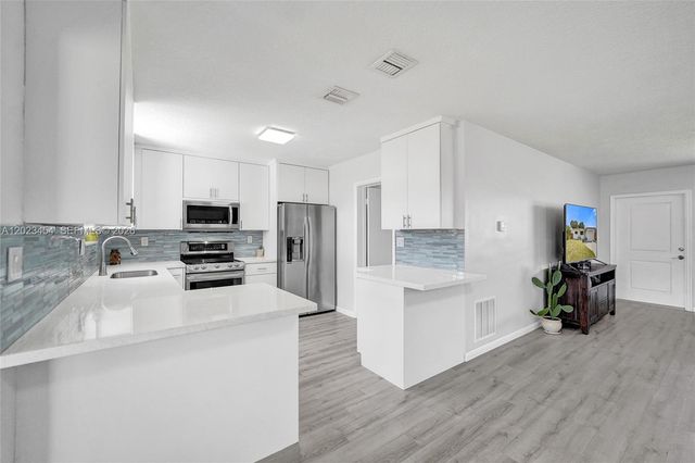 3234 Roosevelt St, Hollywood, FL 33021