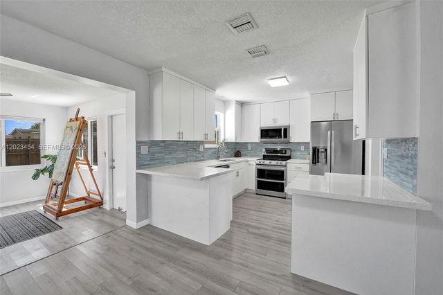 3234 Roosevelt St, Hollywood, FL 33021