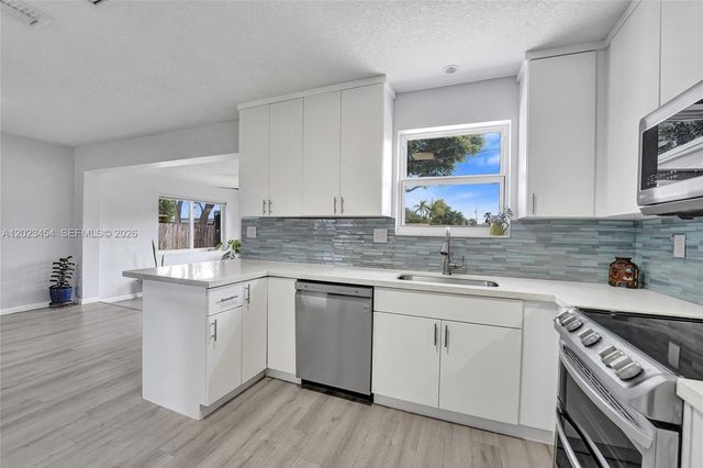3234 Roosevelt St, Hollywood, FL 33021