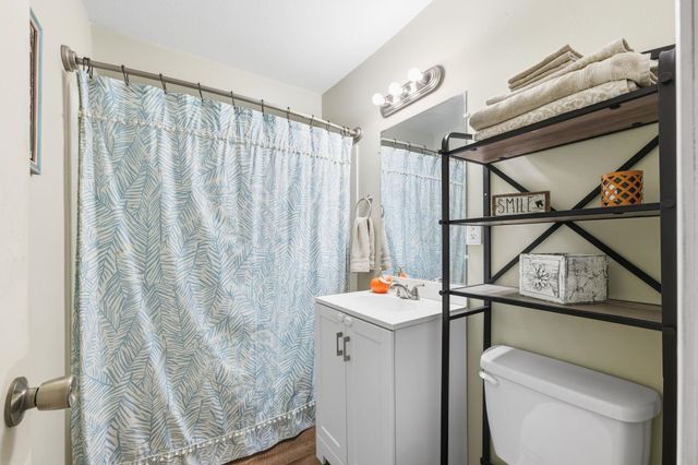 509 S Lakeview Dr, Derby, KS 67037