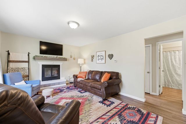 509 S Lakeview Dr, Derby, KS 67037