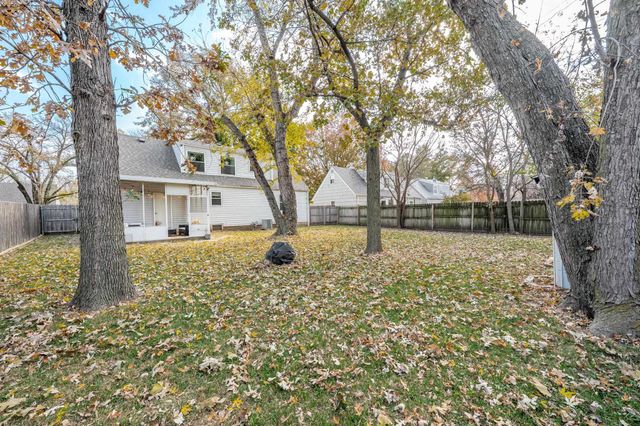 509 S Lakeview Dr, Derby, KS 67037