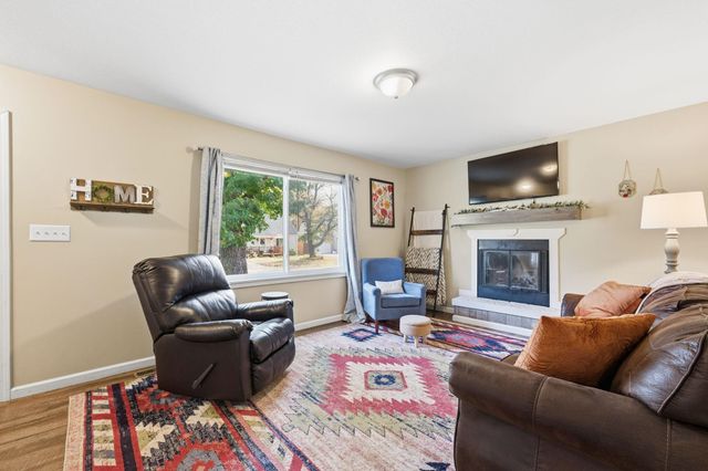 509 S Lakeview Dr, Derby, KS 67037