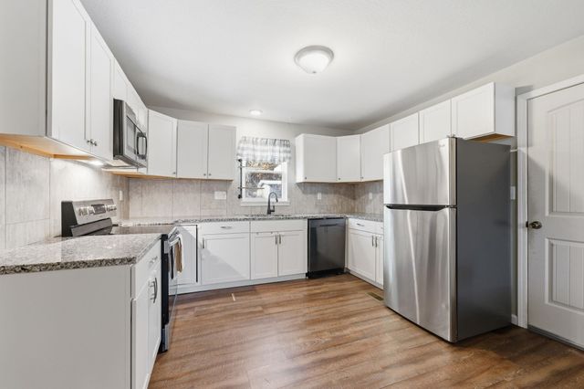 509 S Lakeview Dr, Derby, KS 67037