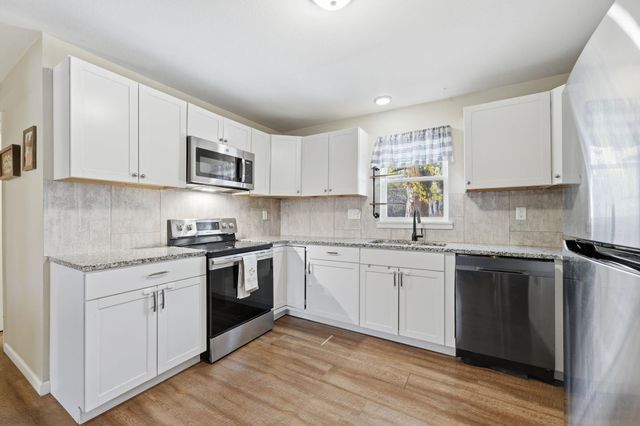 509 S Lakeview Dr, Derby, KS 67037