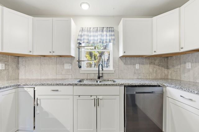 509 S Lakeview Dr, Derby, KS 67037