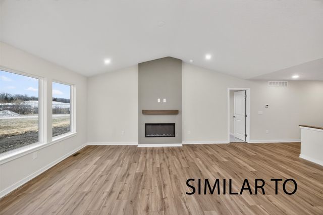 4275 Grover Woods Lane, Des Moines, IA 50317