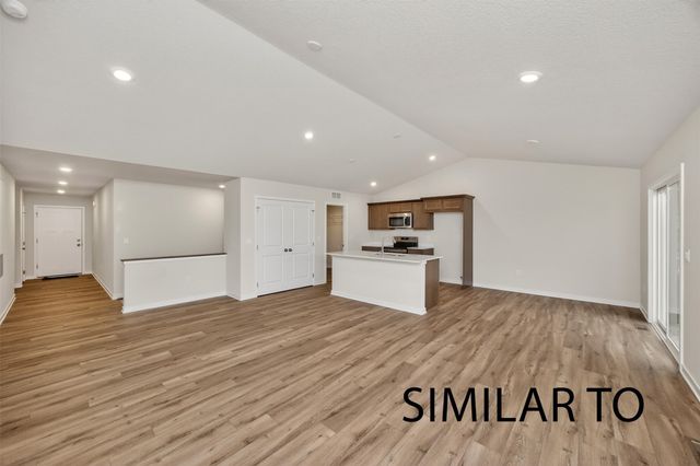 4275 Grover Woods Lane, Des Moines, IA 50317