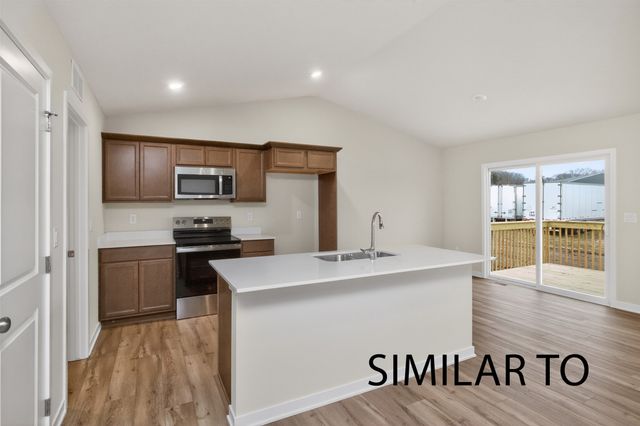 4275 Grover Woods Lane, Des Moines, IA 50317