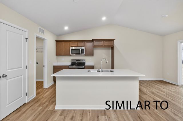 4275 Grover Woods Lane, Des Moines, IA 50317