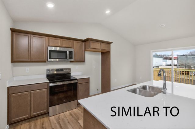 4275 Grover Woods Lane, Des Moines, IA 50317