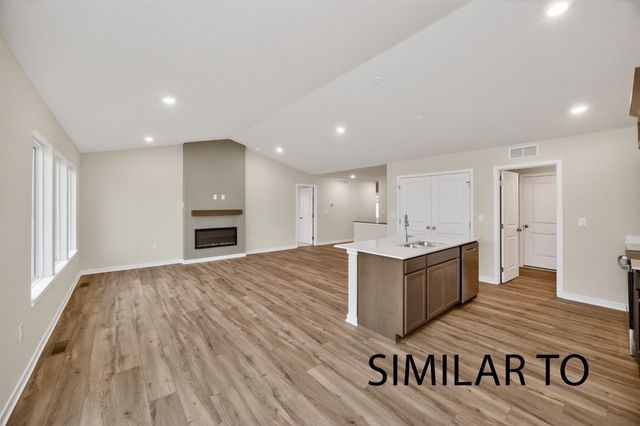 4275 Grover Woods Lane, Des Moines, IA 50317