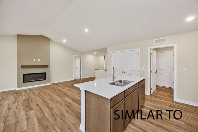 4275 Grover Woods Lane, Des Moines, IA 50317