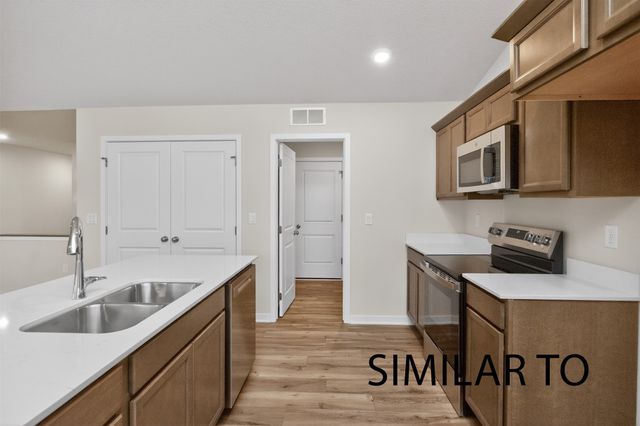 4275 Grover Woods Lane, Des Moines, IA 50317