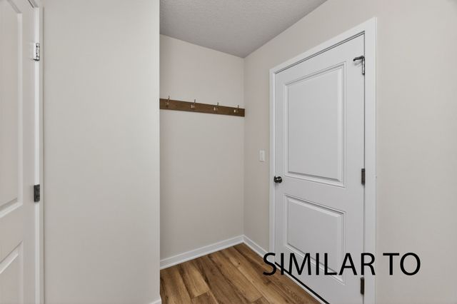 4275 Grover Woods Lane, Des Moines, IA 50317