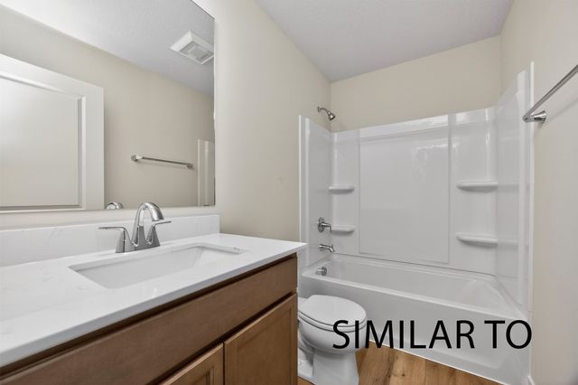 4275 Grover Woods Lane, Des Moines, IA 50317