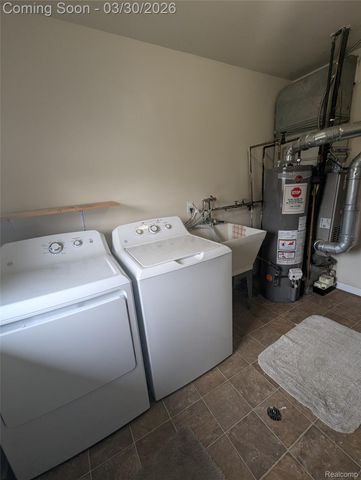 24764 CURRIER Street, Dearborn Heights, MI 48125