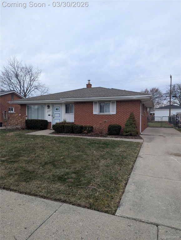 24764 CURRIER Street, Dearborn Heights, MI 48125