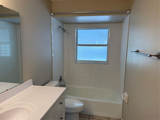 824 S LONE OAK DRIVE A, Leesburg, FL 34748