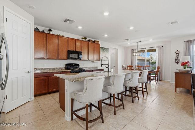 7352 S Via Plaza Del Maya, Tucson, AZ 85756