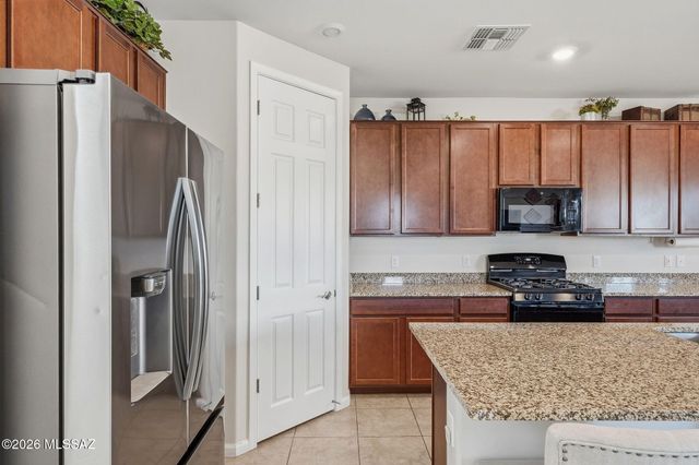 7352 S Via Plaza Del Maya, Tucson, AZ 85756