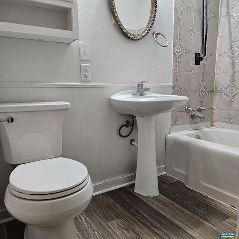 300 S 44th Street, Lincoln, NE 68510