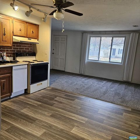 300 S 44th Street, Lincoln, NE 68510