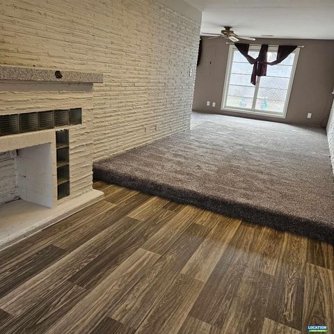 300 S 44th Street, Lincoln, NE 68510