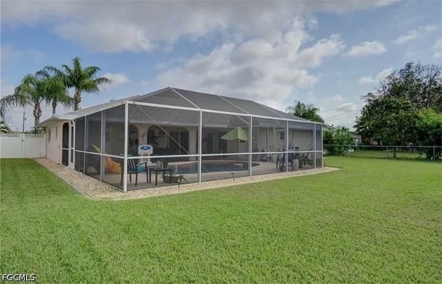 1320 SE 25th LN, Cape Coral, FL 33904
