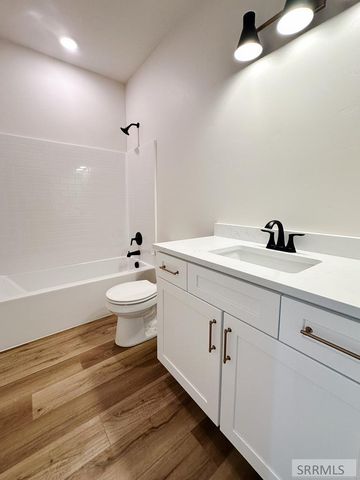 3890 Mountain Bluebird Way, Ammon, ID 83406