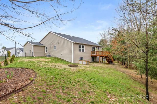 9219 Bigleaf Drive, West Olive, MI 49460