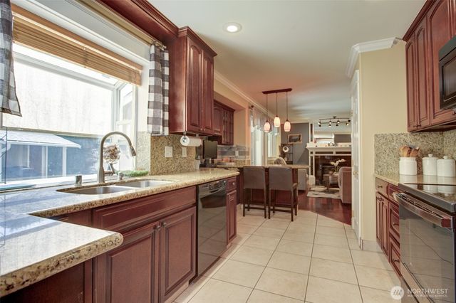 420 143rd Place SW, Lynnwood, WA 98087