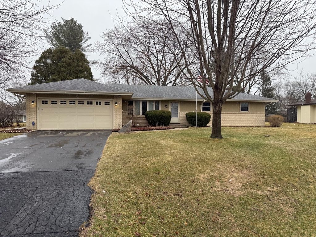 3156 Kentwood Parkway, Rockford, IL 61109
