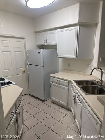 7119 DURANGO Drive 208, Las Vegas, NV 89113