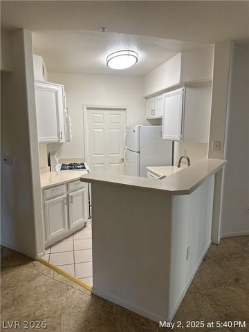 7119 DURANGO Drive 208, Las Vegas, NV 89113