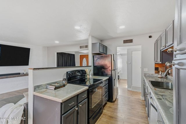 7041 E 42nd Street, Tucson, AZ 85730