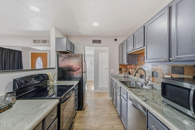 7041 E 42nd Street, Tucson, AZ 85730