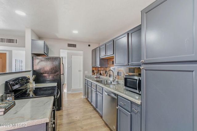 7041 E 42nd Street, Tucson, AZ 85730