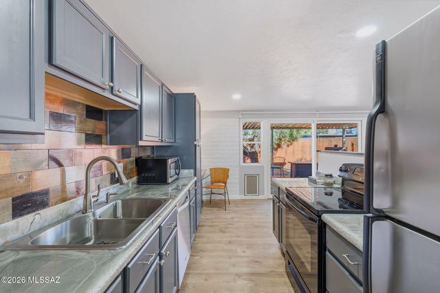 7041 E 42nd Street, Tucson, AZ 85730