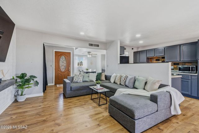 7041 E 42nd Street, Tucson, AZ 85730