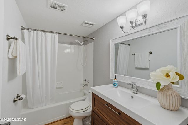 7041 E 42nd Street, Tucson, AZ 85730