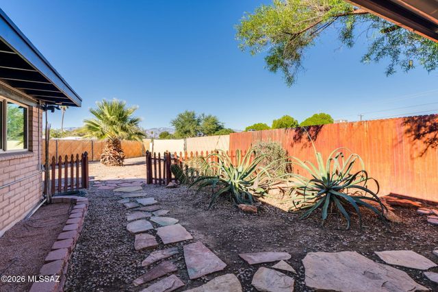 7041 E 42nd Street, Tucson, AZ 85730